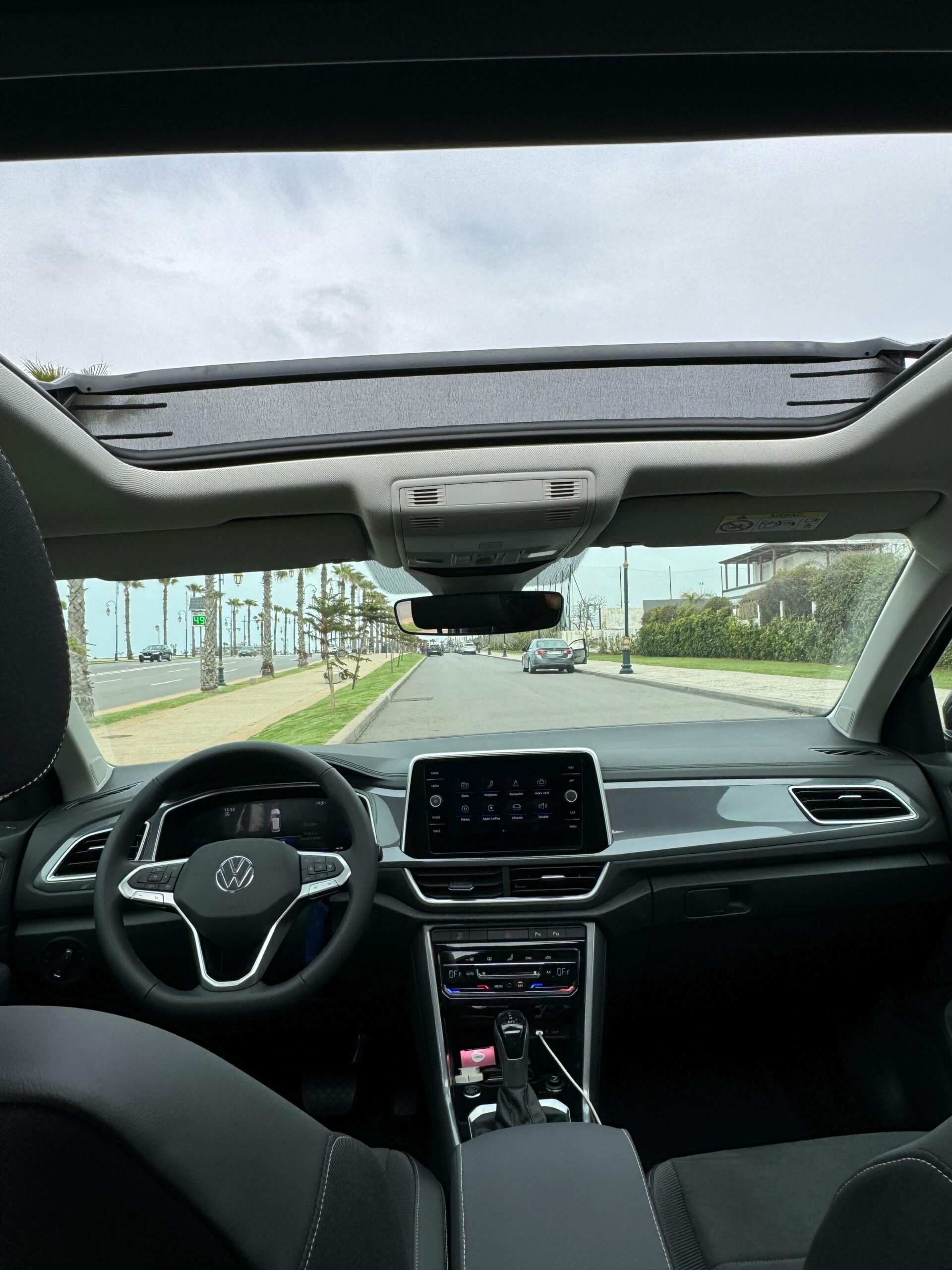 
								Volkswagen T-Roc full									
