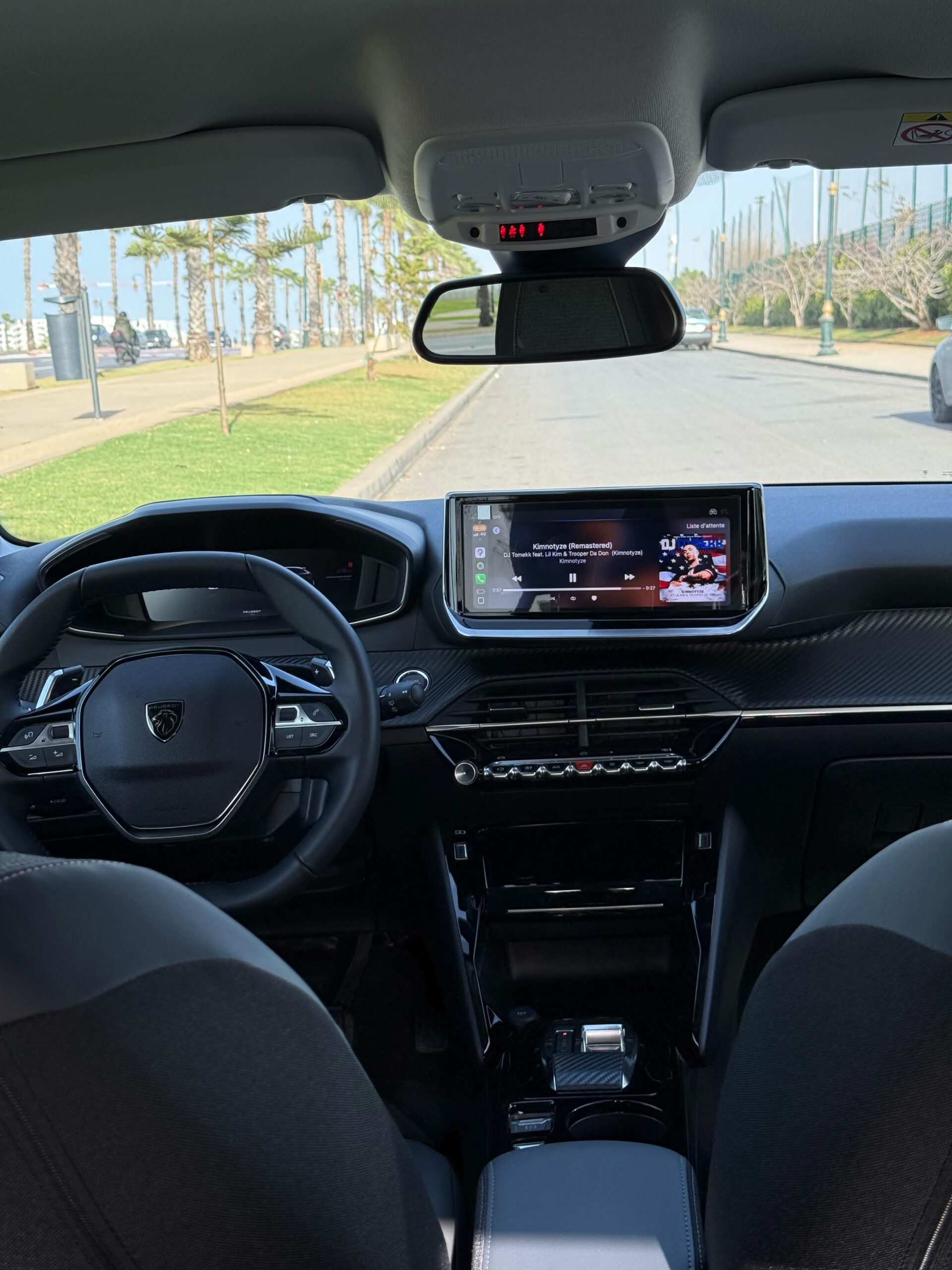 
								Peugeot 208 hybride full									