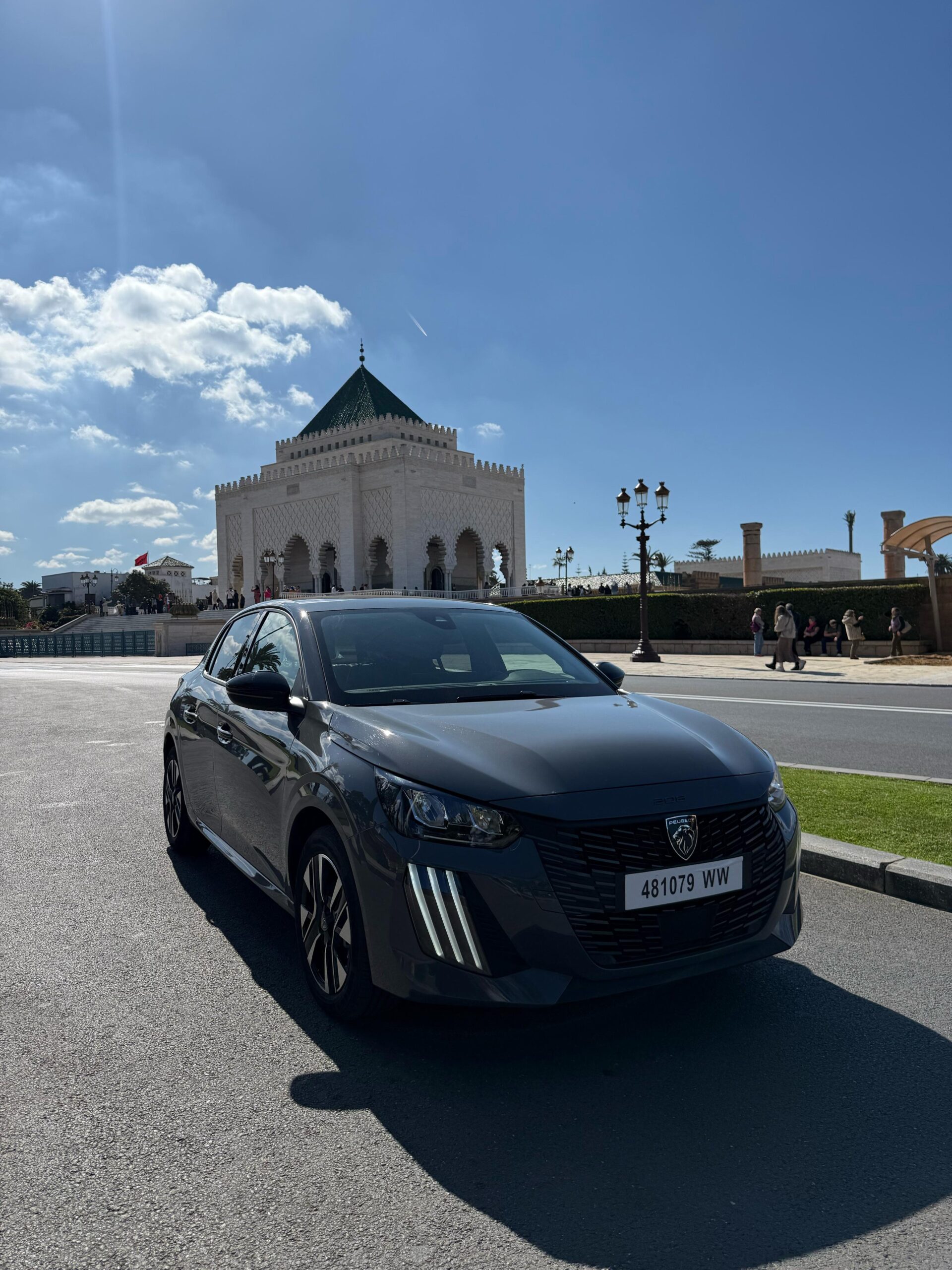 
								Peugeot 208 hybride full									