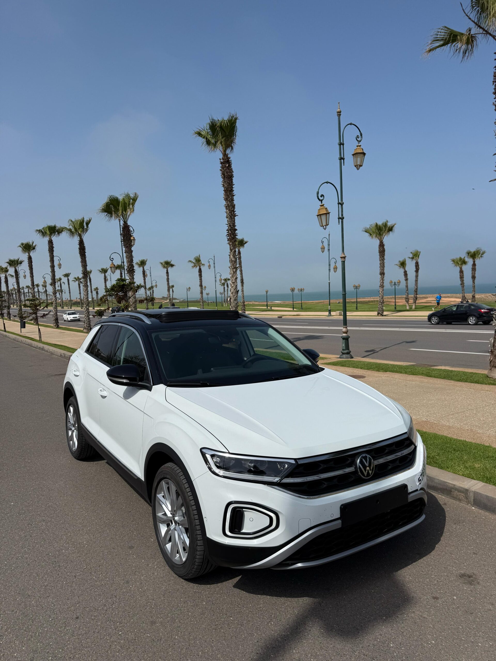 
								Volkswagen T-Roc full									