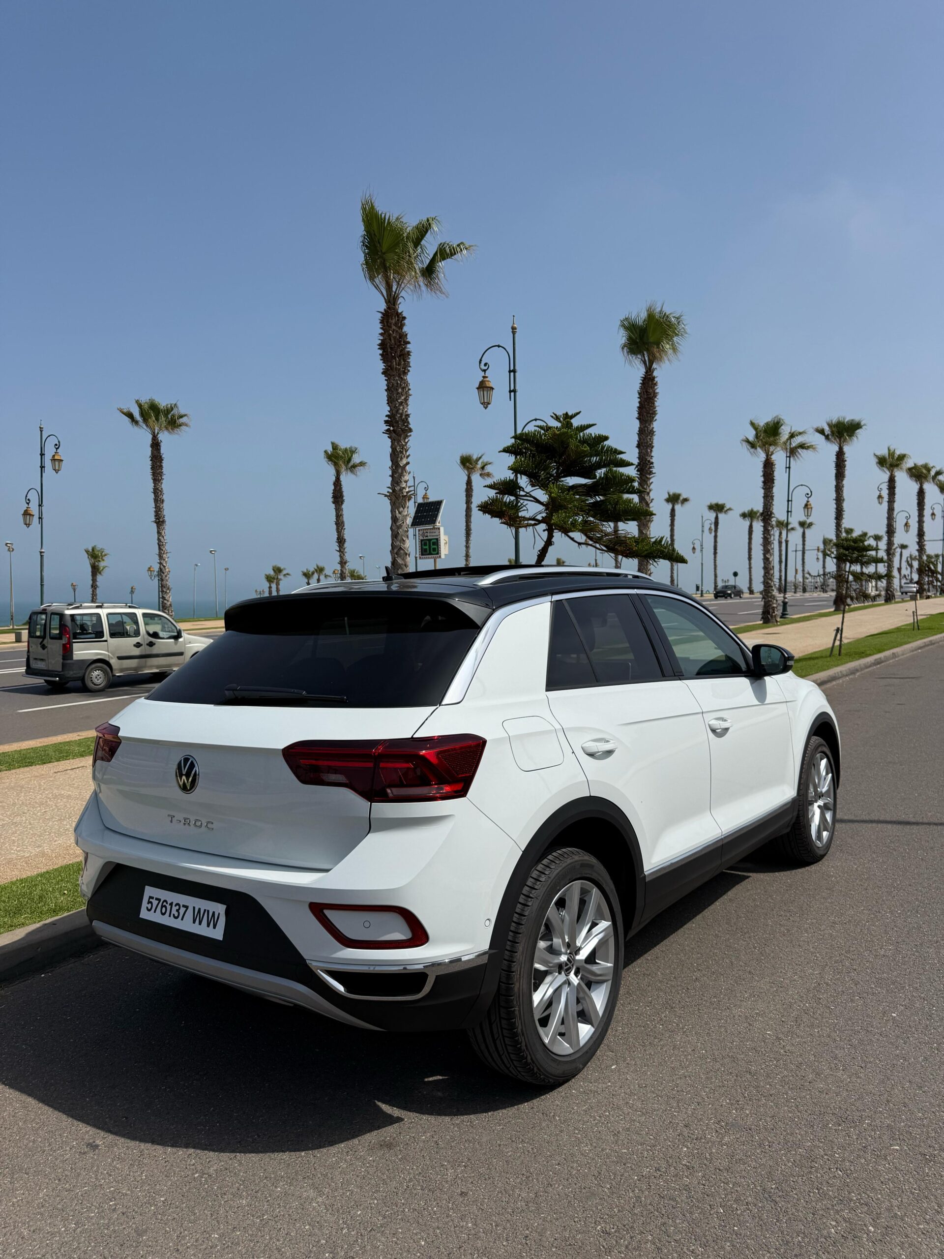
								Volkswagen T-Roc full									
