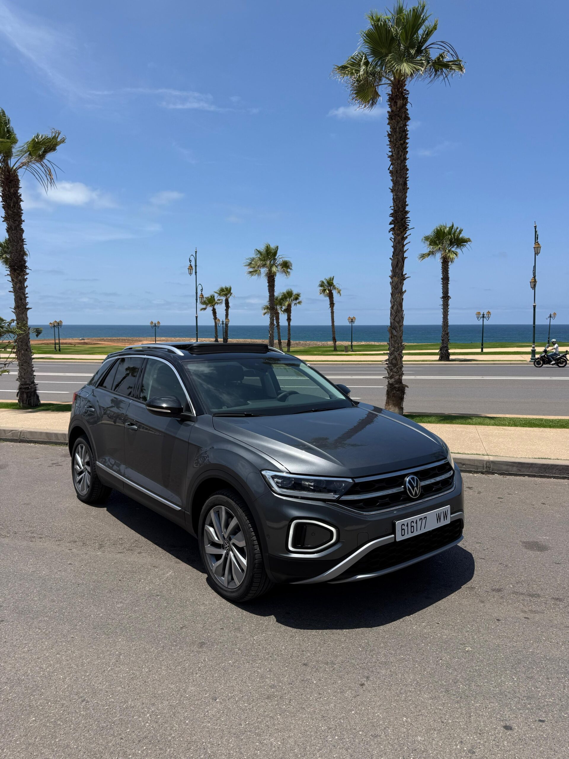 
								Volkswagen T-roc extrême full									